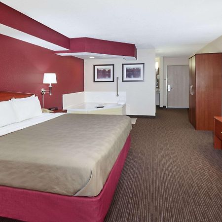 Americinn By Wyndham Douglas/Saugatuck Extérieur photo
