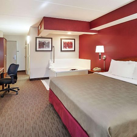 Americinn By Wyndham Douglas/Saugatuck Extérieur photo