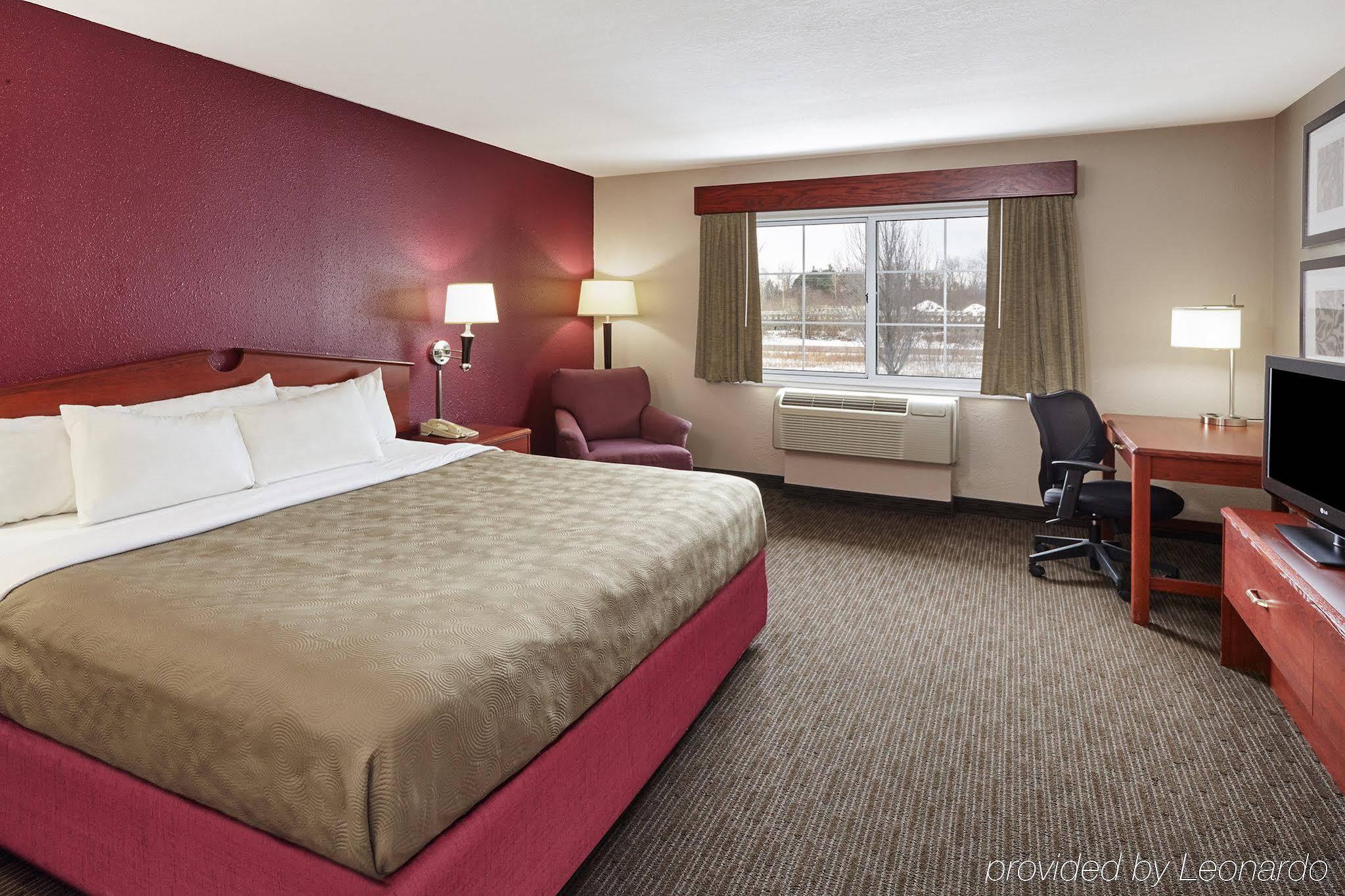Americinn By Wyndham Douglas/Saugatuck Extérieur photo