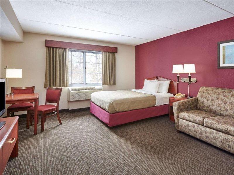 Americinn By Wyndham Douglas/Saugatuck Extérieur photo