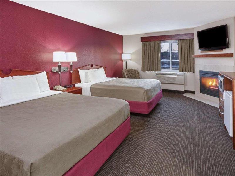 Americinn By Wyndham Douglas/Saugatuck Extérieur photo