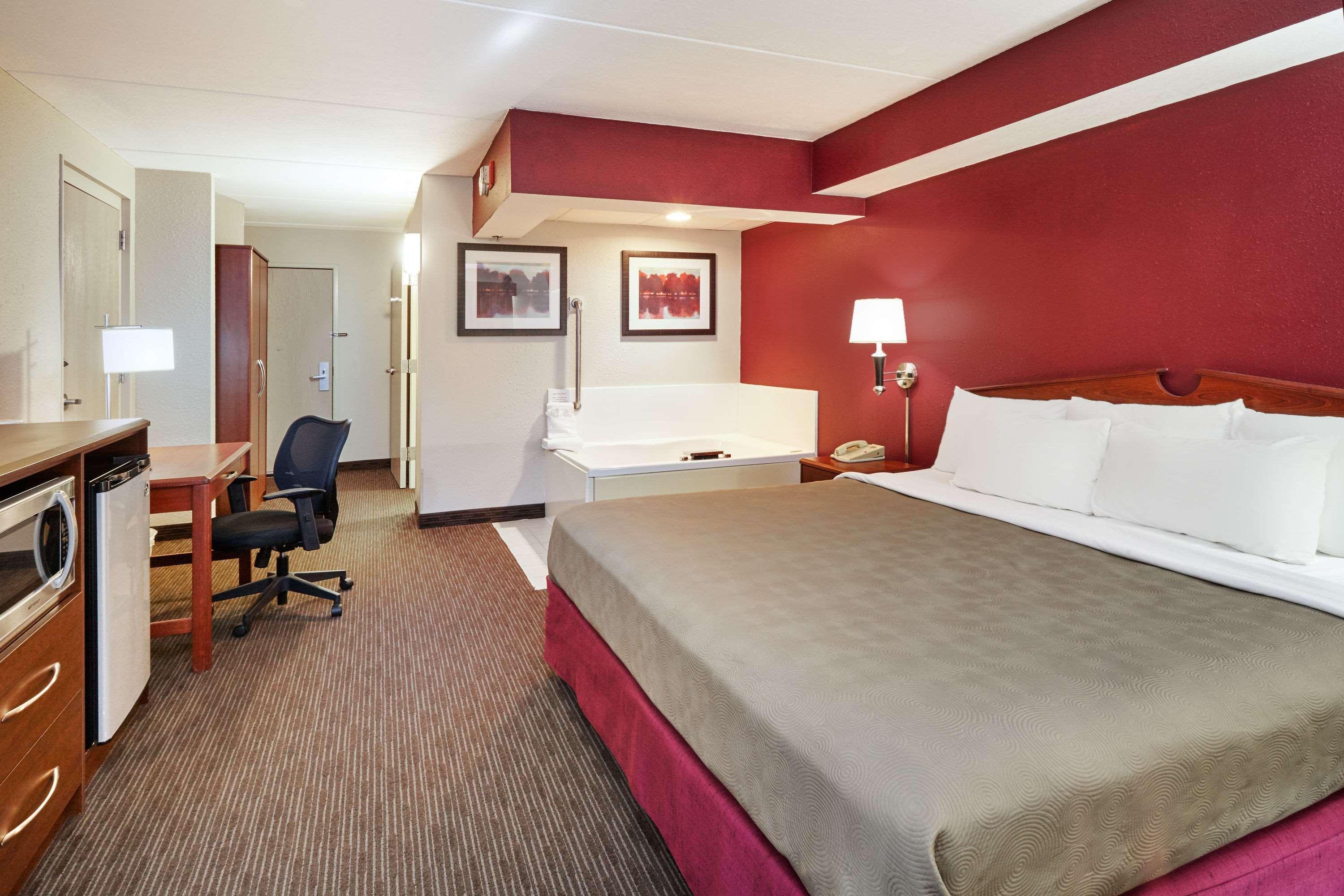 Americinn By Wyndham Douglas/Saugatuck Extérieur photo