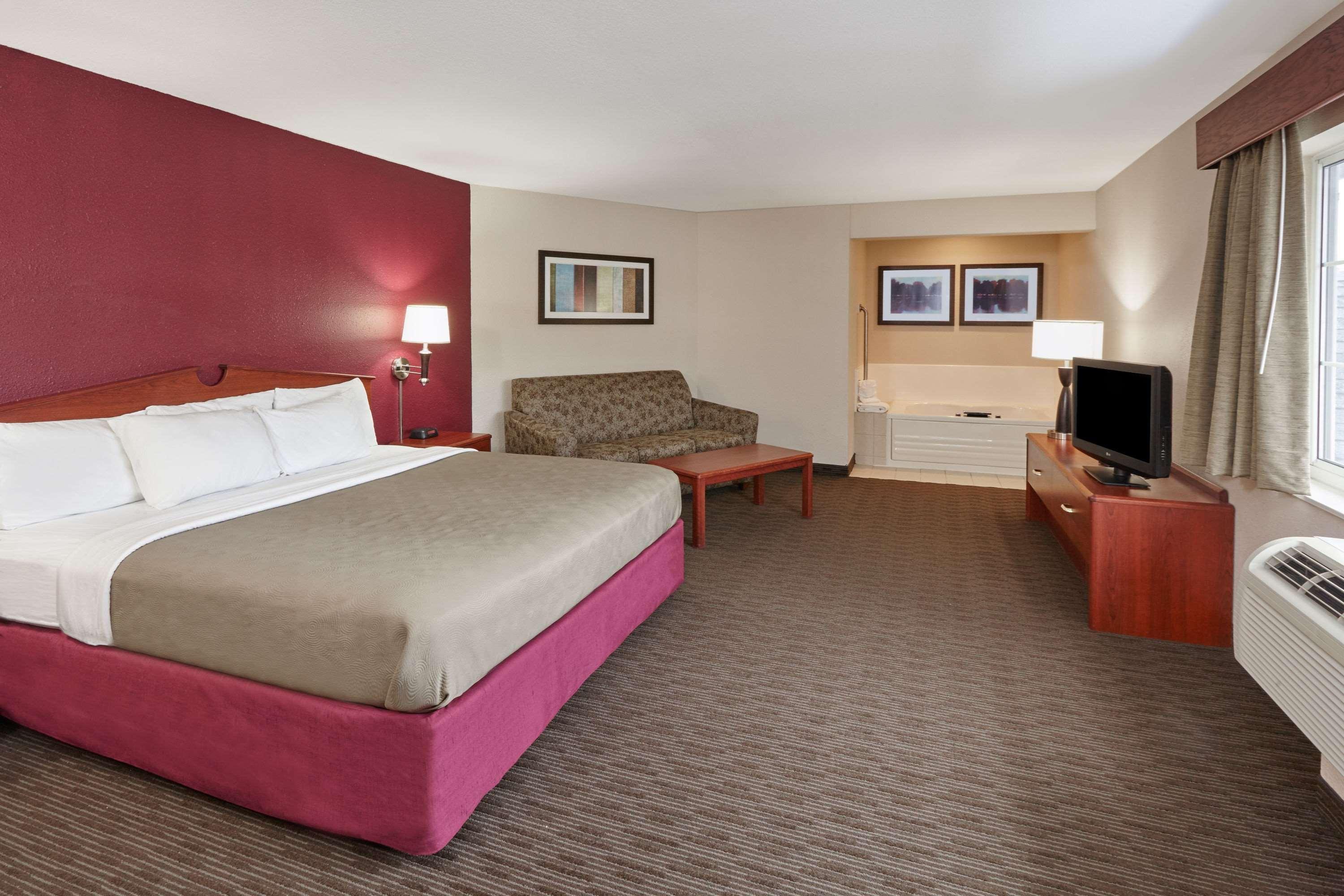 Americinn By Wyndham Douglas/Saugatuck Extérieur photo