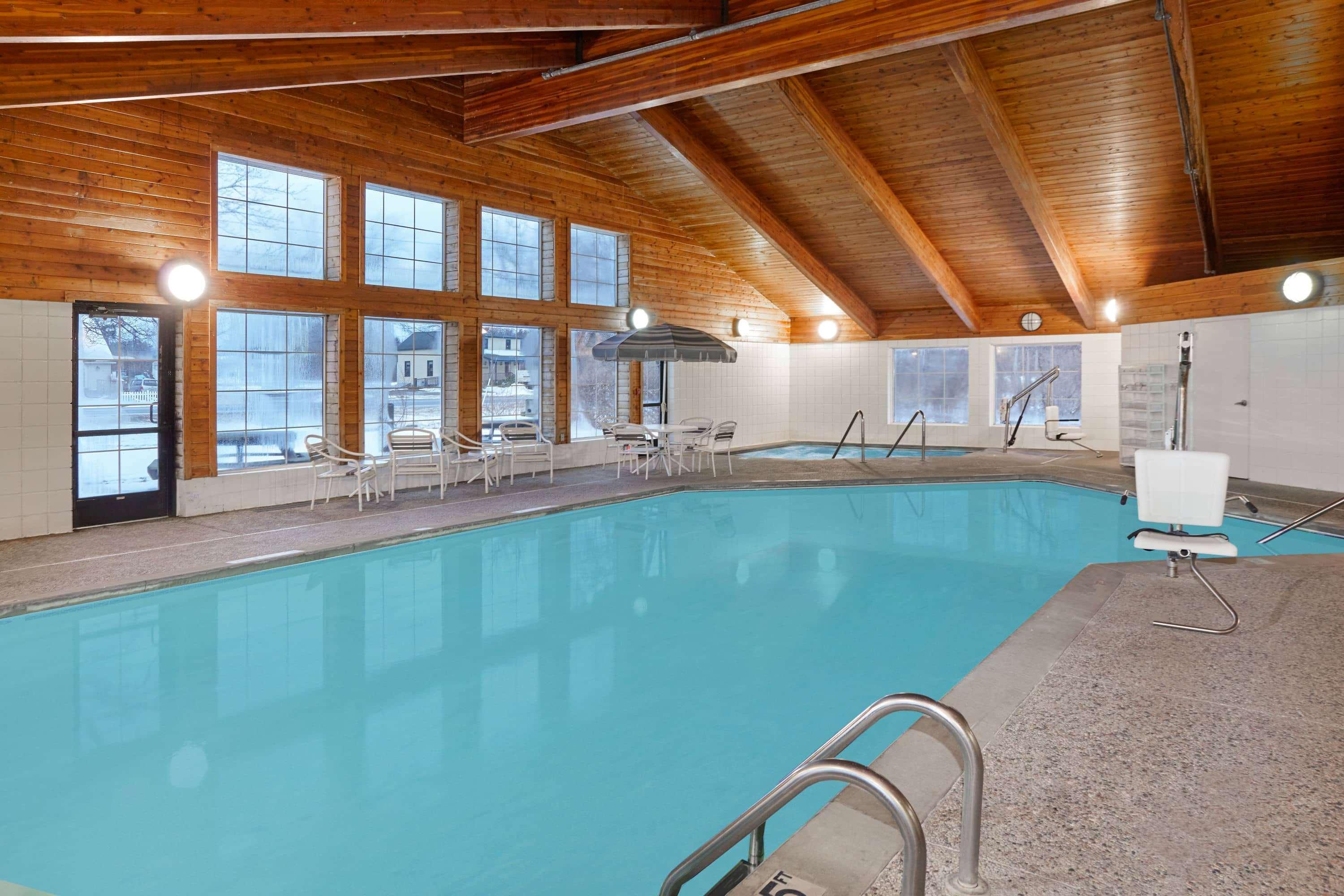 Americinn By Wyndham Douglas/Saugatuck Extérieur photo