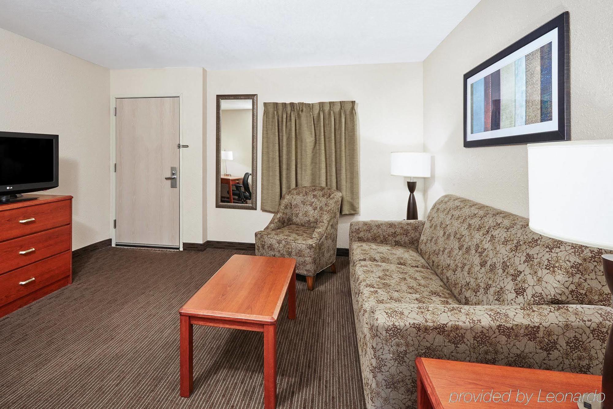 Americinn By Wyndham Douglas/Saugatuck Extérieur photo
